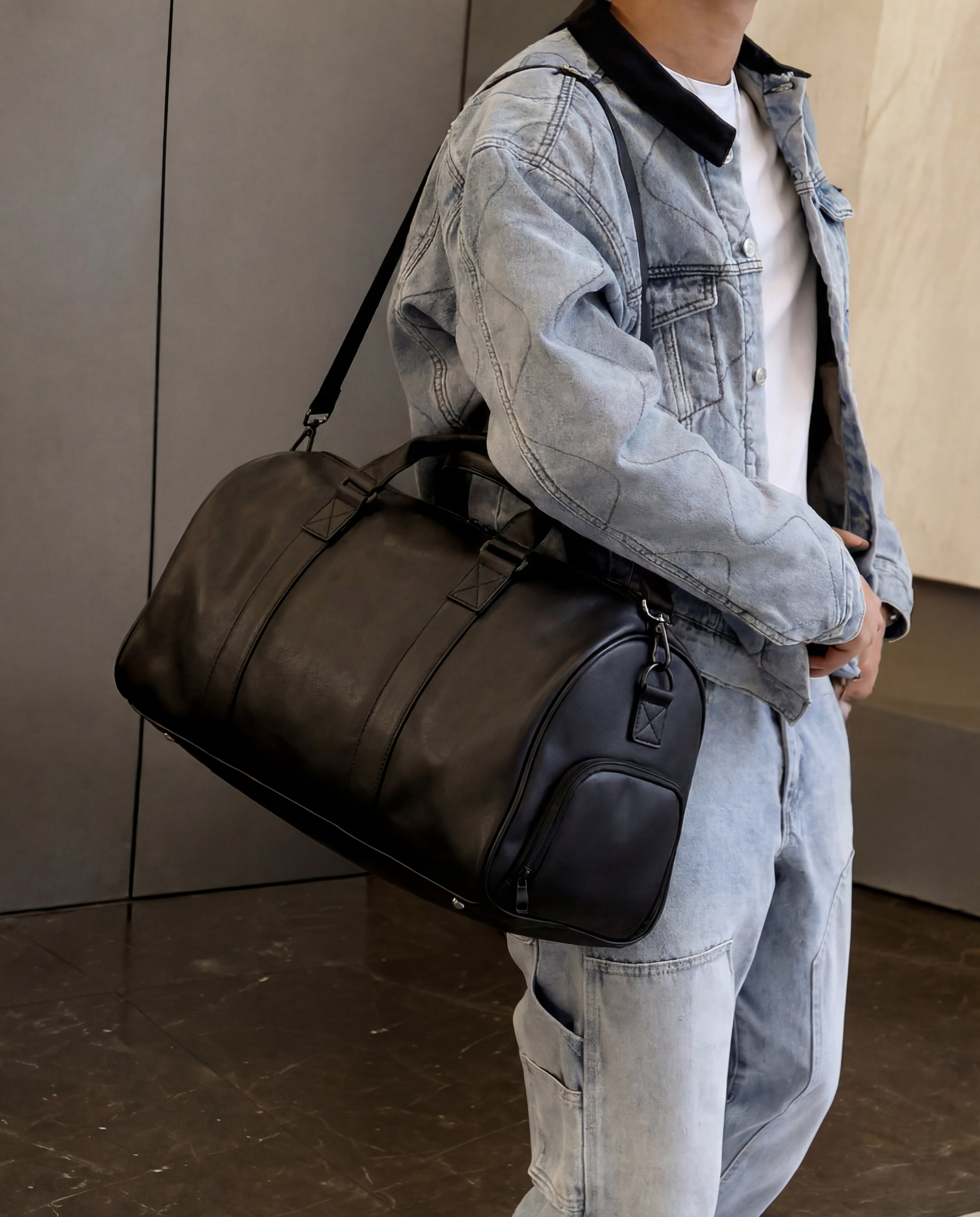 BLACK DUFFLE BAG