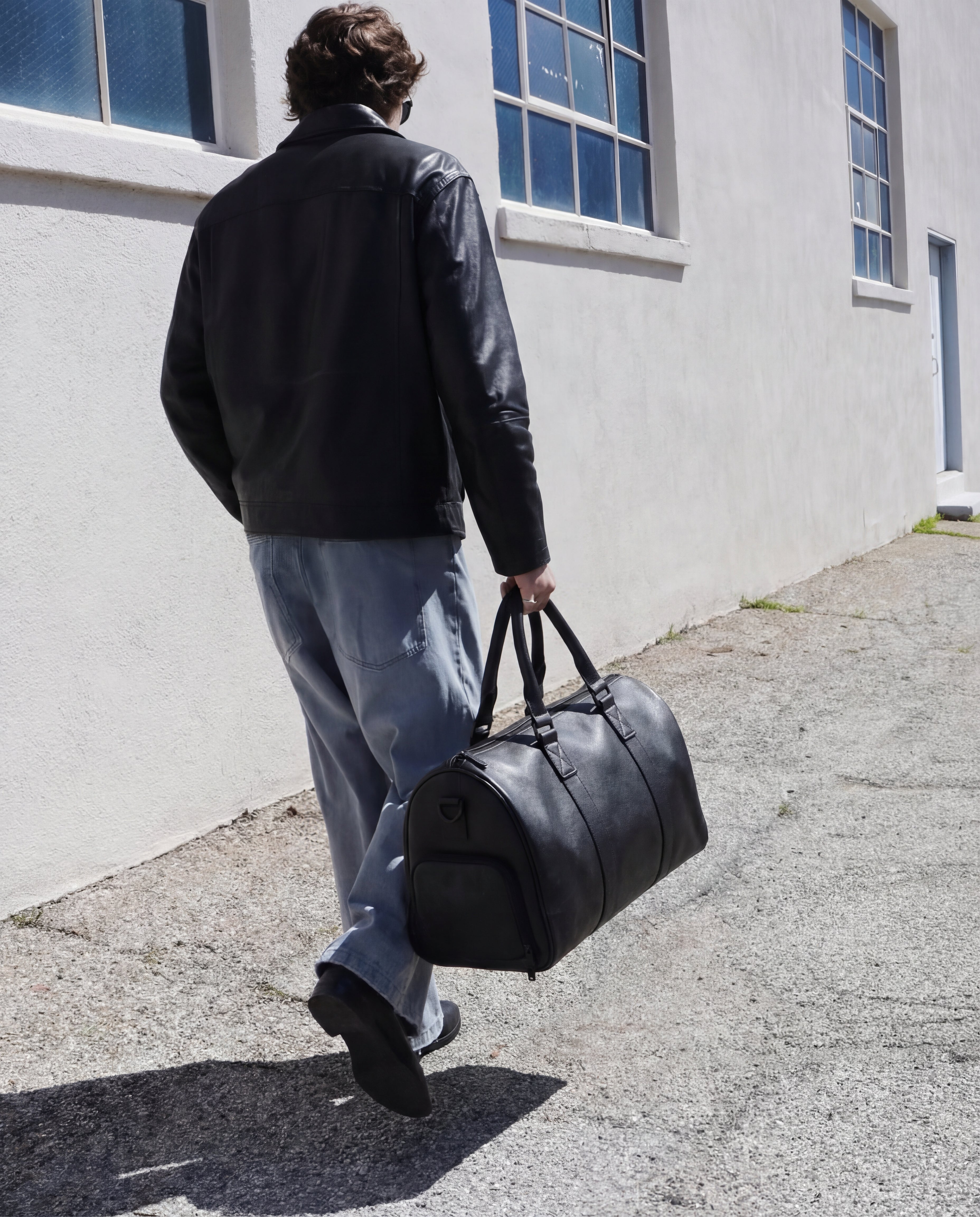 BLACK DUFFLE BAG